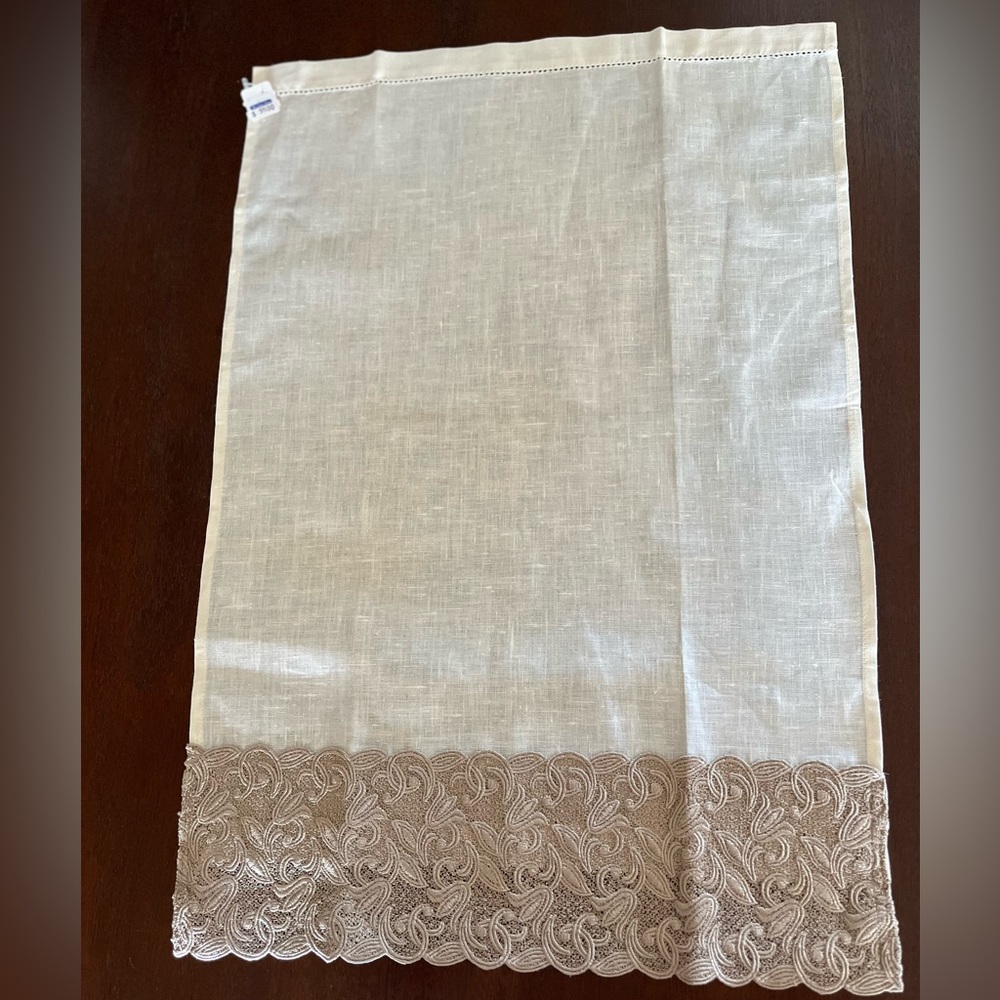 NWT Linen hand artesanal made towel